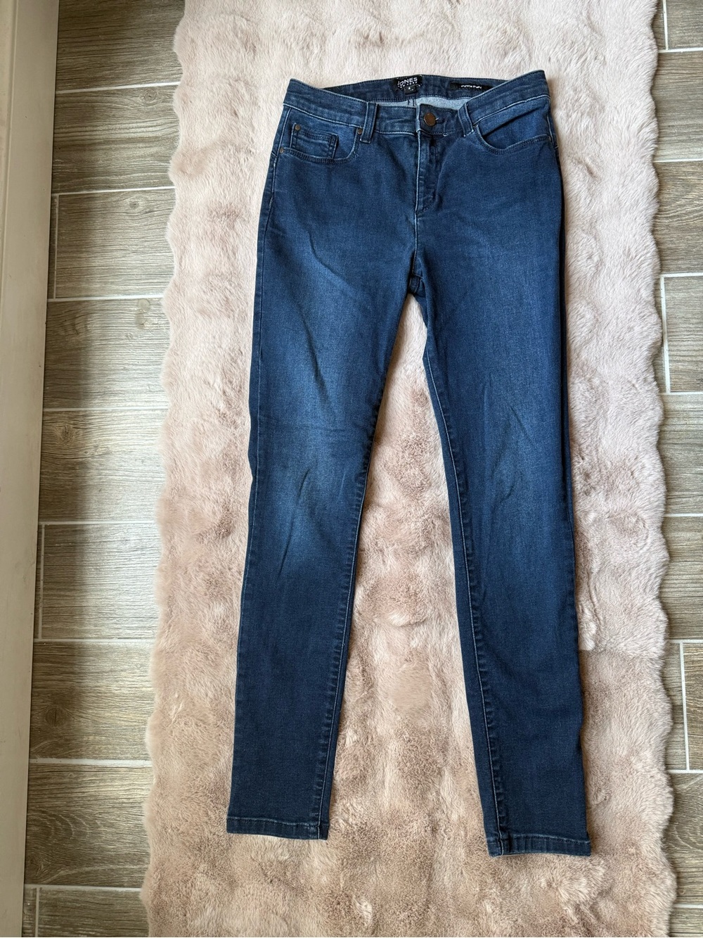 Jones New York Madison skinny jeans, size 4